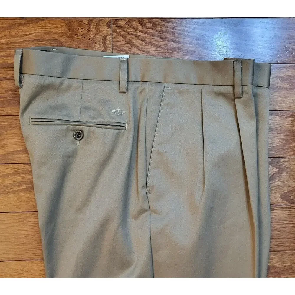 DOCKERS Signature Khaki D3 Classic Fit Pants / Slacks Men's Size 34 X 33